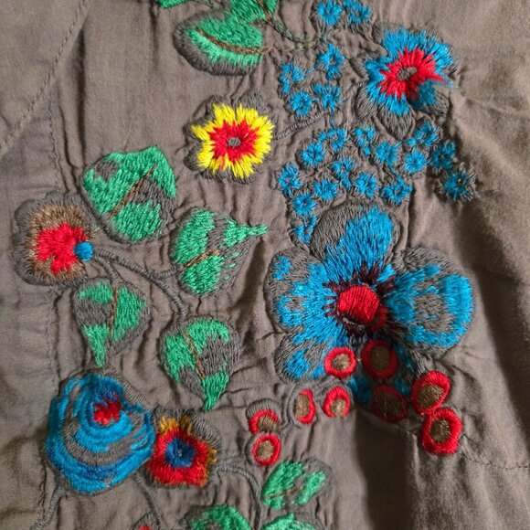 Johnny Was One Of A Kind Sample Taupe Embroidered Button Down Blouse Size S - Picture 4 of 9